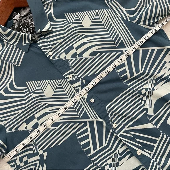 Volcom Men's Button Down Short Sleeve Shirt Classic Fit Large - Picture 9 of 14